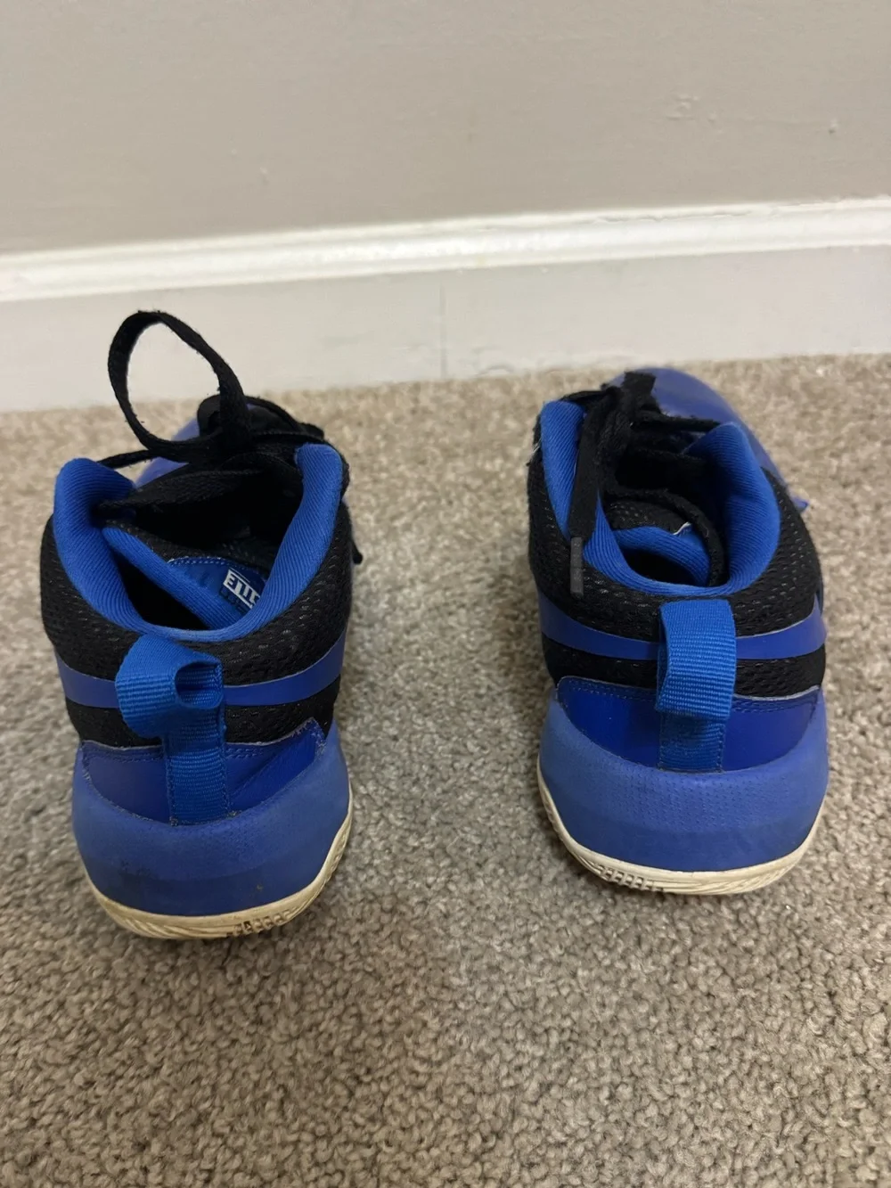 Nike Team Hustle D8 Basketball Sneakers Shoes 4.5 Youth Athletic Blue